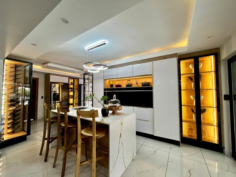 Luxurious 4-Bedroom House in Willow Acres Estate - Photo 3