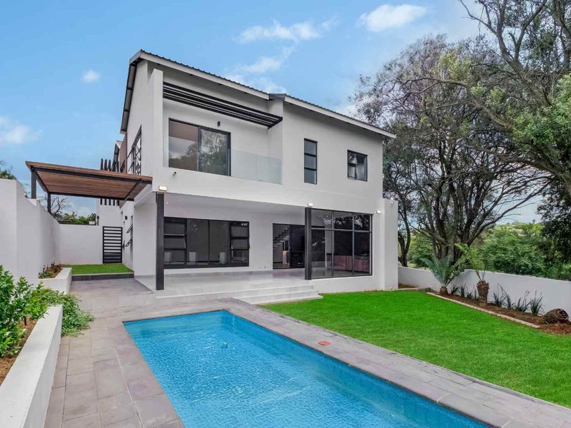4 Bedroom House for Sale in Helderfontein Estate - Photo 8