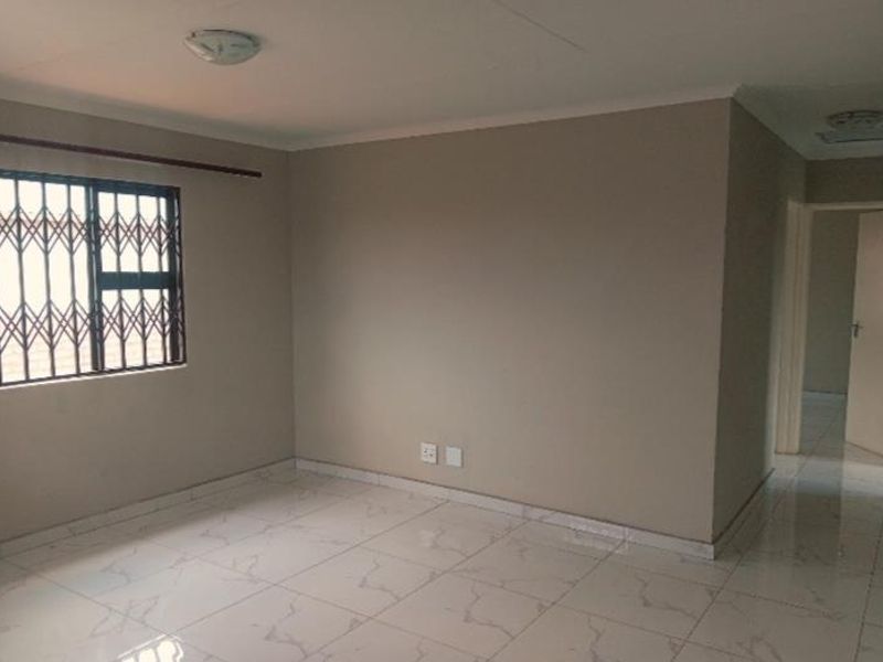 EXCLUSIVE | MODERN LUXURY WITH BIOMETRIC SECURITY – ACT FAST This is not just a home — it is a statement of secure, modern living in the heart of Dawn Park. - Photo 4