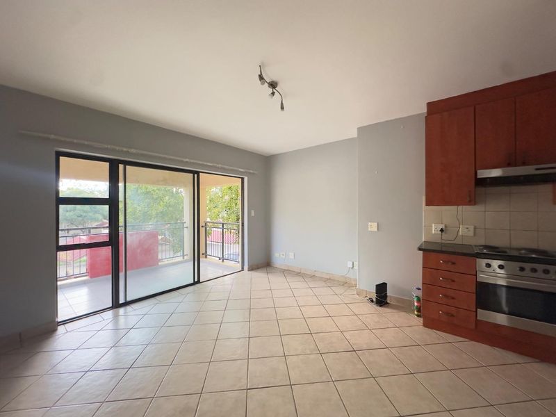 Bachelor Apartment with a Balcony - Photo 9