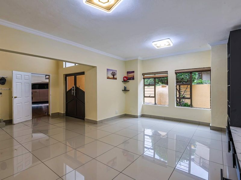 Well-Maintained 4 Bedroom Family Home in Secure Estate - Photo 4