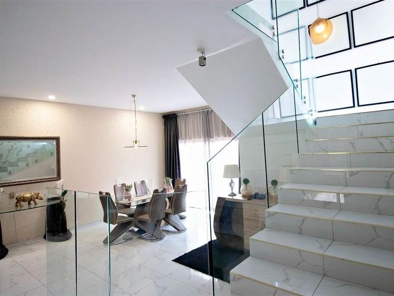 FURNISHED SPACIOUS HOME - Photo 5