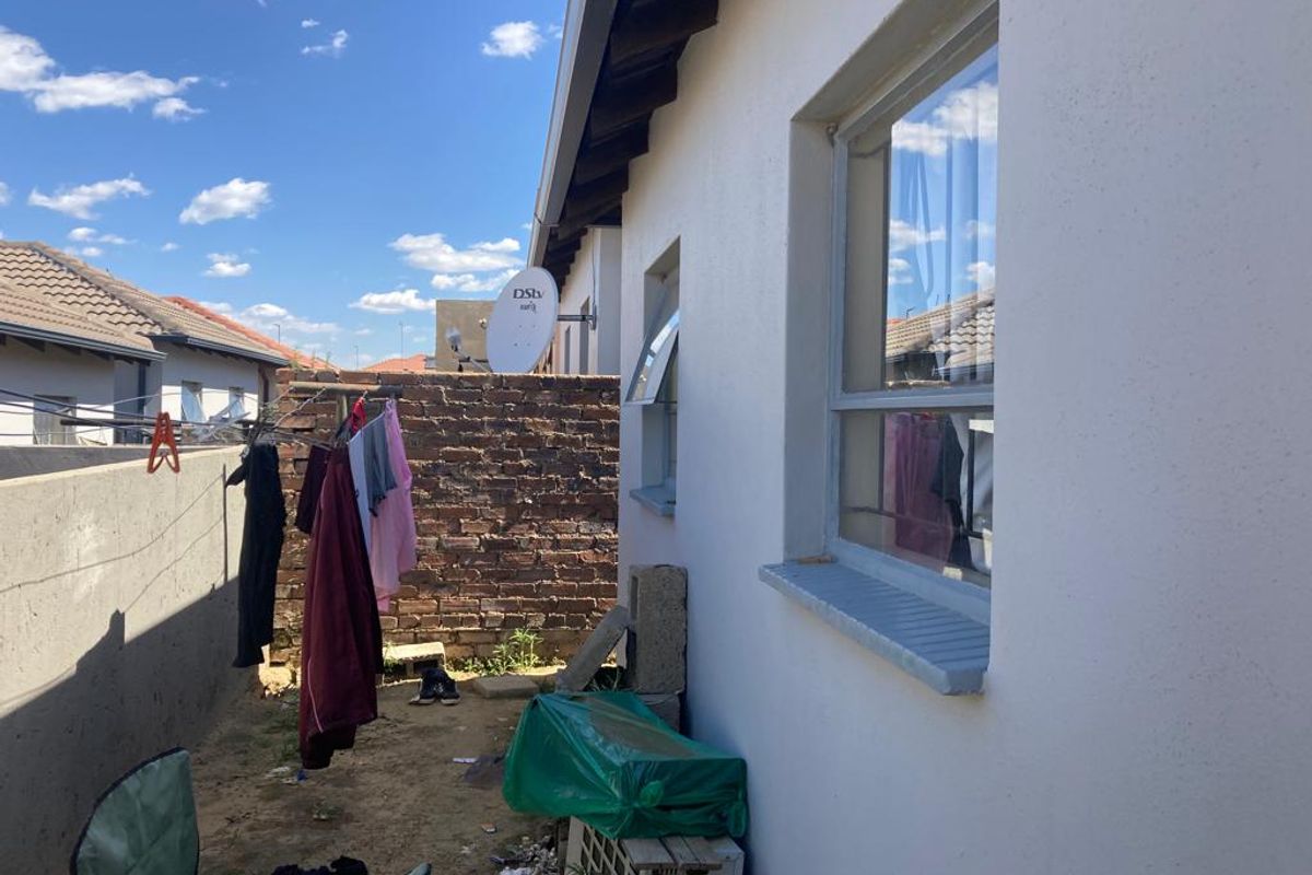 Excellent Value Clayville R 680 000 !! - Photo 3