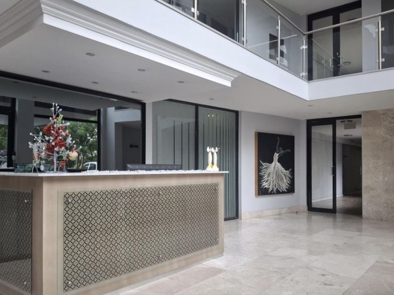 A BEAUTIFULLY FURNISHED TWO BEDROOM APARTMENT - Photo 2