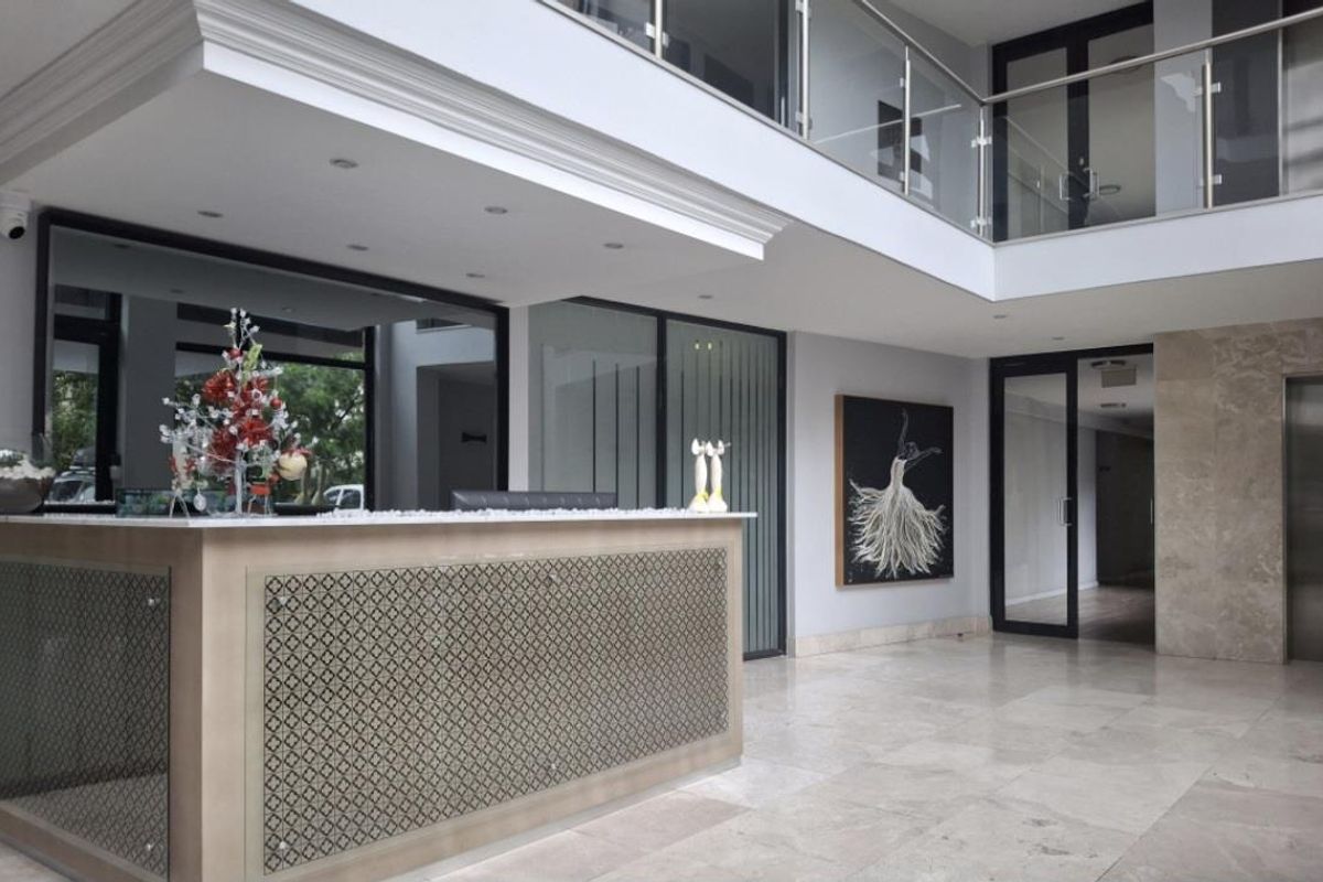 A BEAUTIFULLY FURNISHED TWO BEDROOM APARTMENT - Photo 2