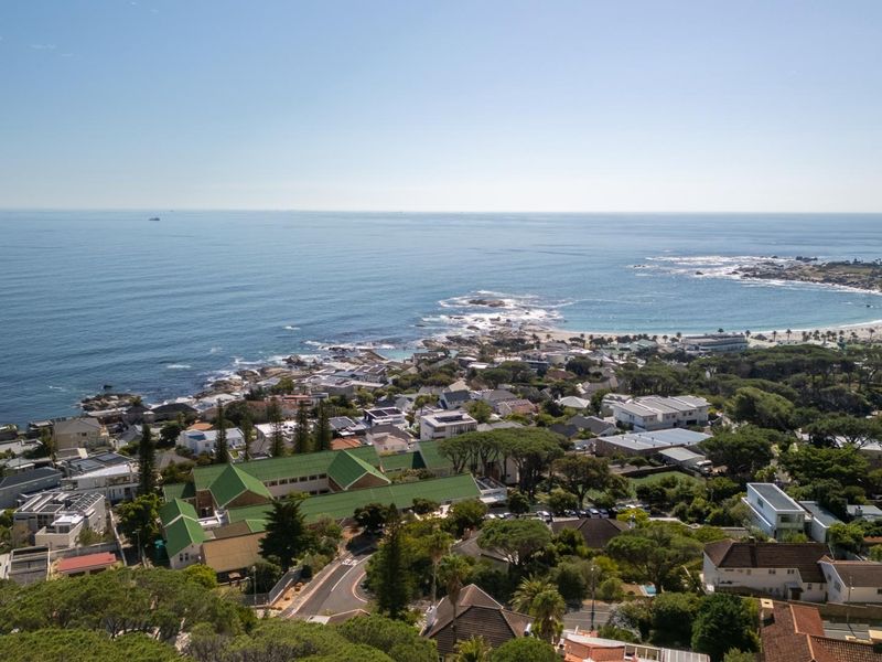 A Camps Bay home with seamless views to add your own touch to - Photo 4