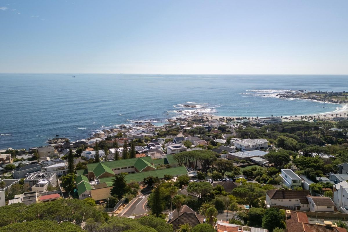 A Camps Bay home with seamless views to add your own touch to - Photo 4