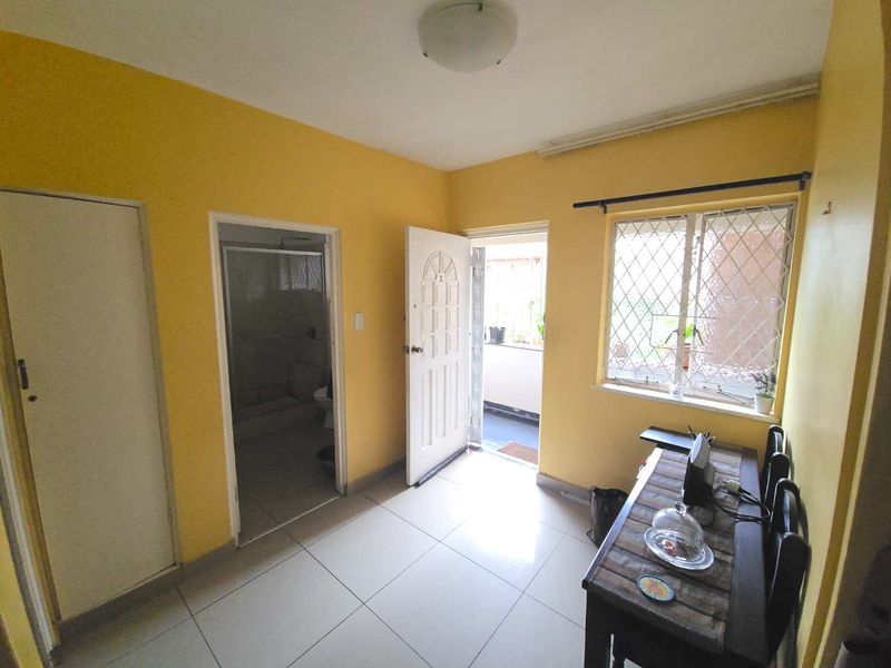 Great Location and Affordable - Photo 3