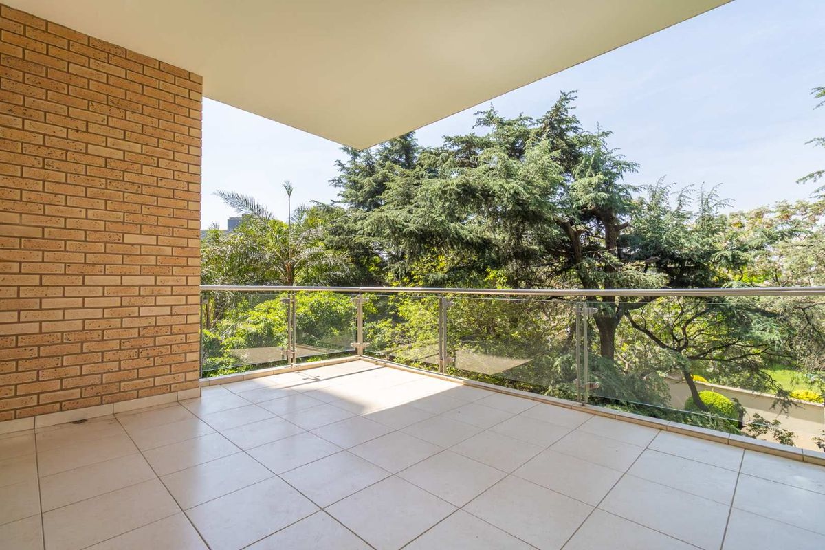 STUPENDUS 2 BEDROOM APARTMENT IN THE ICONIC AMAZONAS FOR SALE - Photo 5