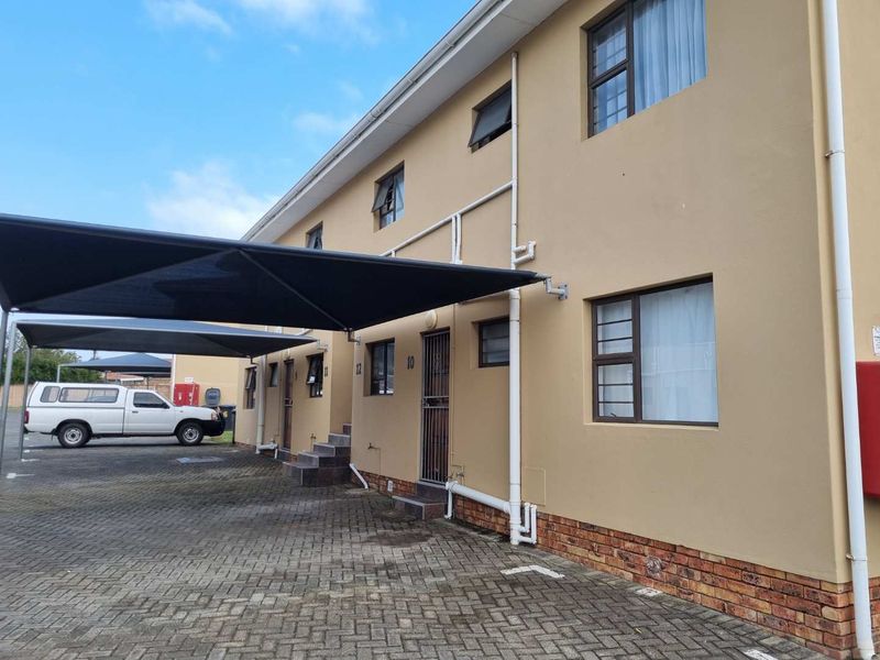 Experience this Delightful, Stylish Ground Floor Apartment in the hart of Gonubie. - Photo 2