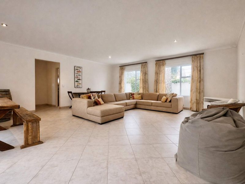 Live Large: Expansive Home with Security & Entertainment - Photo 7