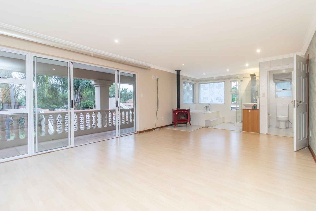 Spectacular 5 Bed, 5 Bath House in Sought after area in Sandon - Photo 5