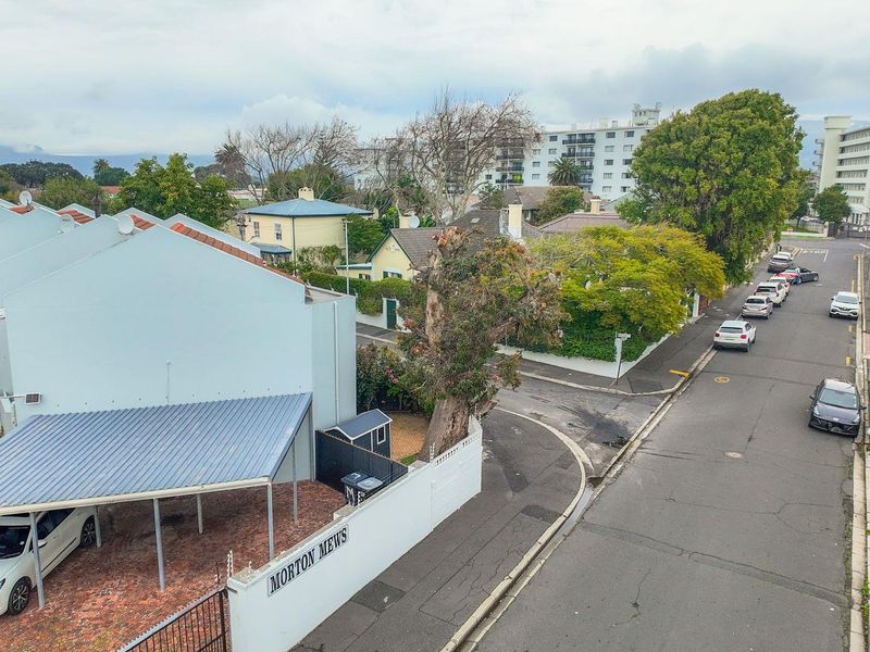 Spacious Fixer-Upper in Secure Gated Complex – Unlock the Potential! - Photo 5