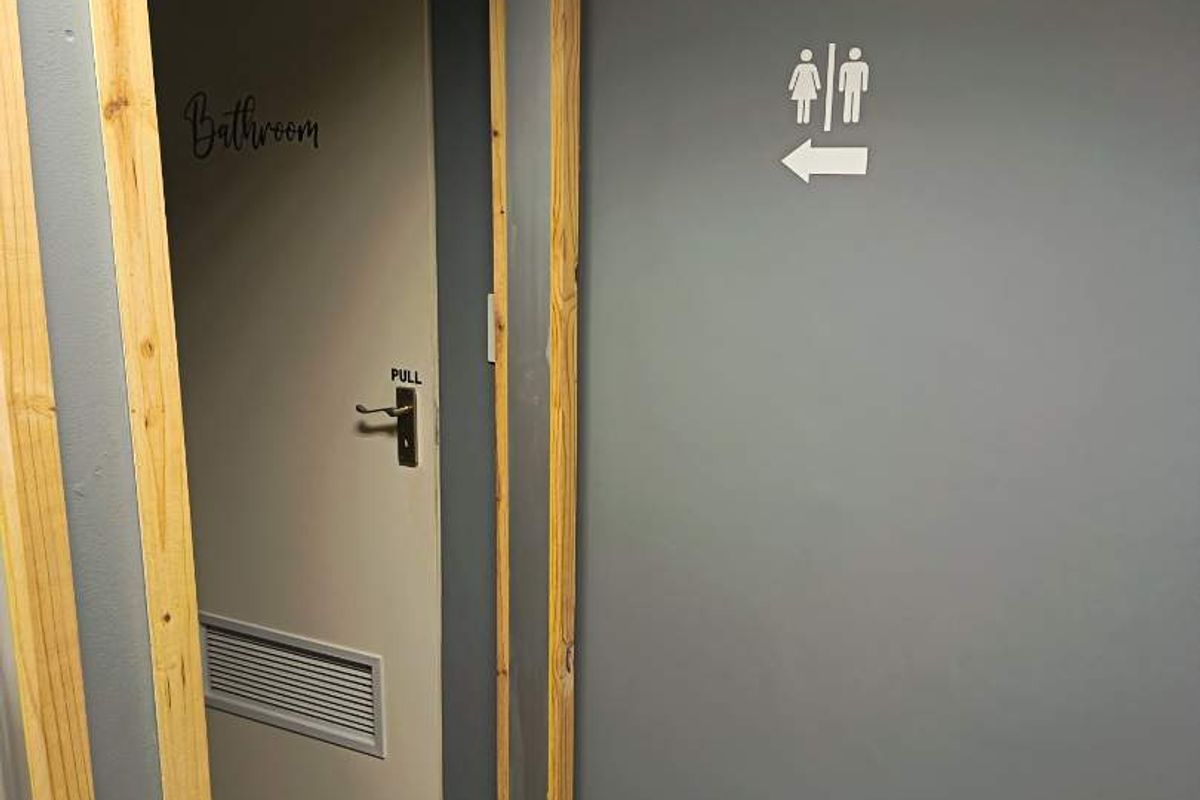 Designed to meet the needs of modern businesses, this office space offers privacy, convenience, and exceptional value - Photo 3