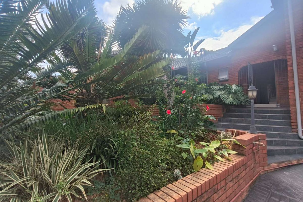 4 Bedroom house for sale with a 2bedroom flatlet - Photo 2