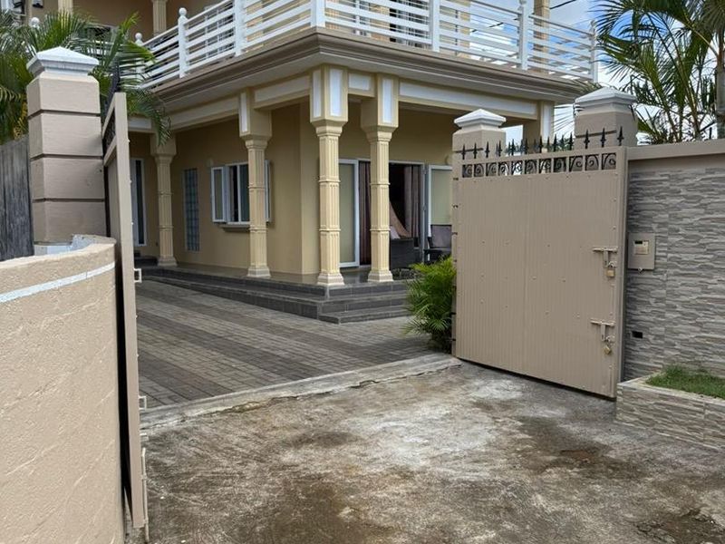 3-Bedroom Villa with Rooftop Entertaining | La Salette - Photo 3