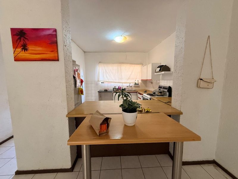 Charming 2-Bedroom Apartment with Spacious Garden & Ample Parking - Photo 4