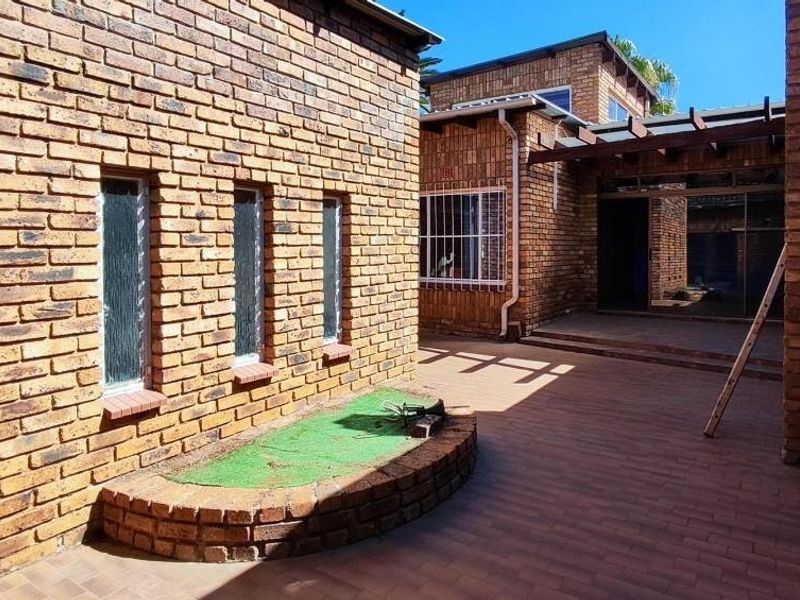 Large family home - Photo 1