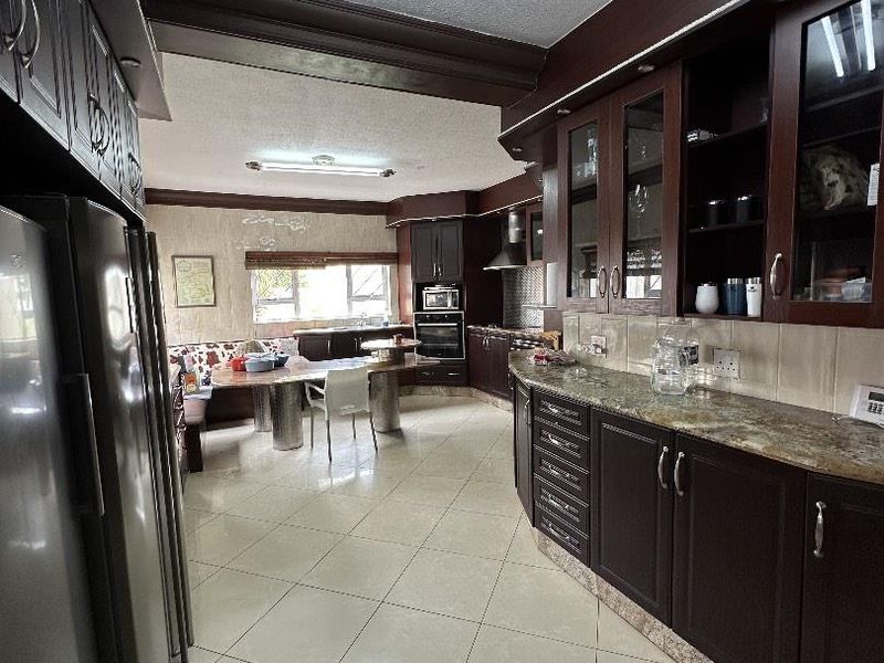 SPACIOUS 4 BEDROOM HOME WITH FLATLET AND GARDEN FOR RENT, SWAKOPMUND, VINETA - Photo 2