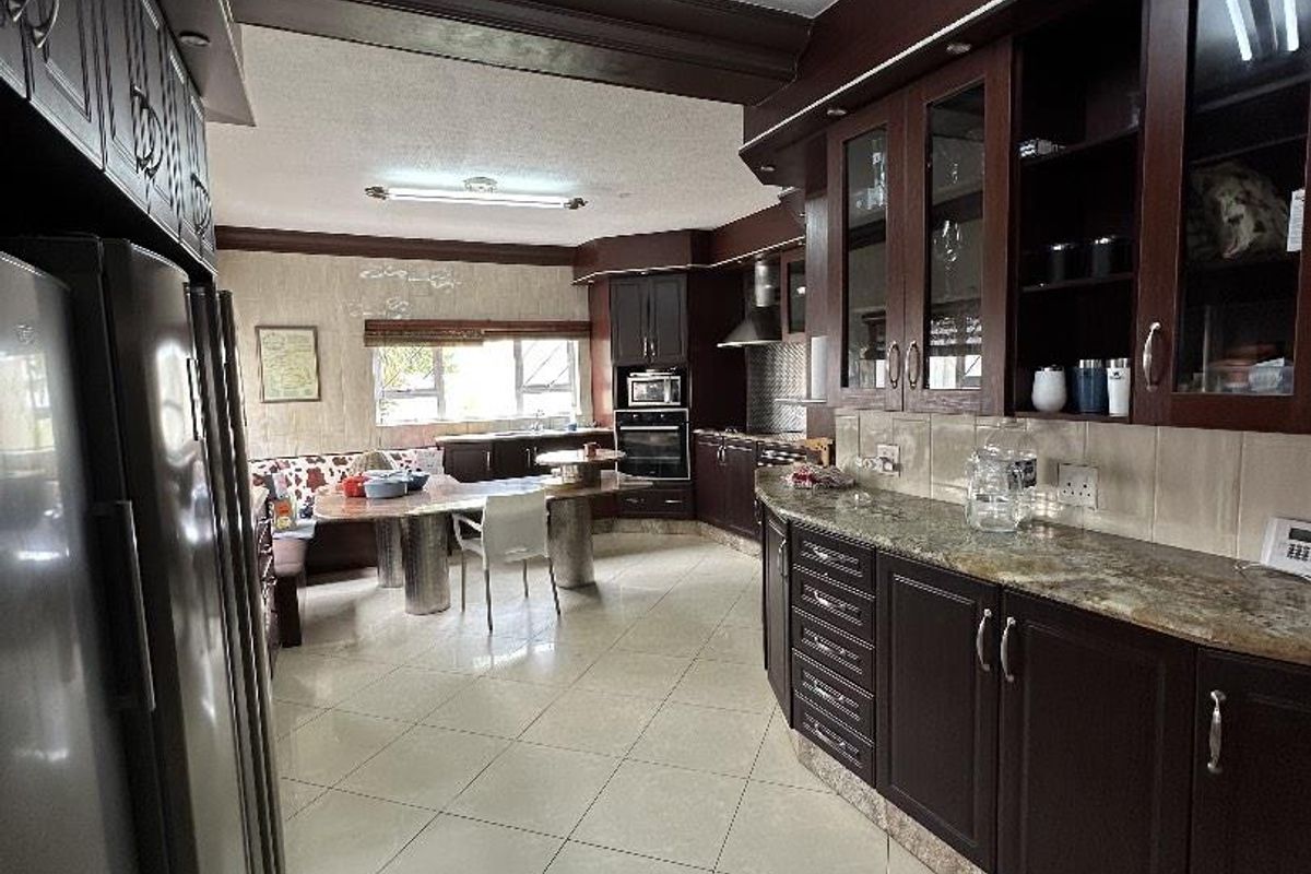 SPACIOUS 4 BEDROOM HOME WITH FLATLET AND GARDEN FOR RENT, SWAKOPMUND, VINETA - Photo 2