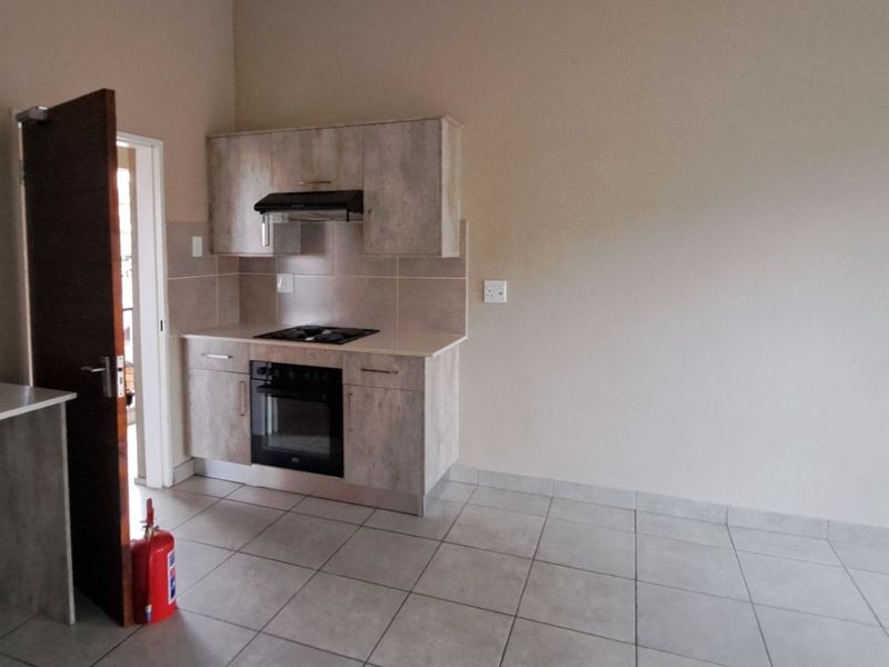 One Bedroom Apartment at Stonehaven - A secure residential estate in Whiteridge, Randburg - Photo 6