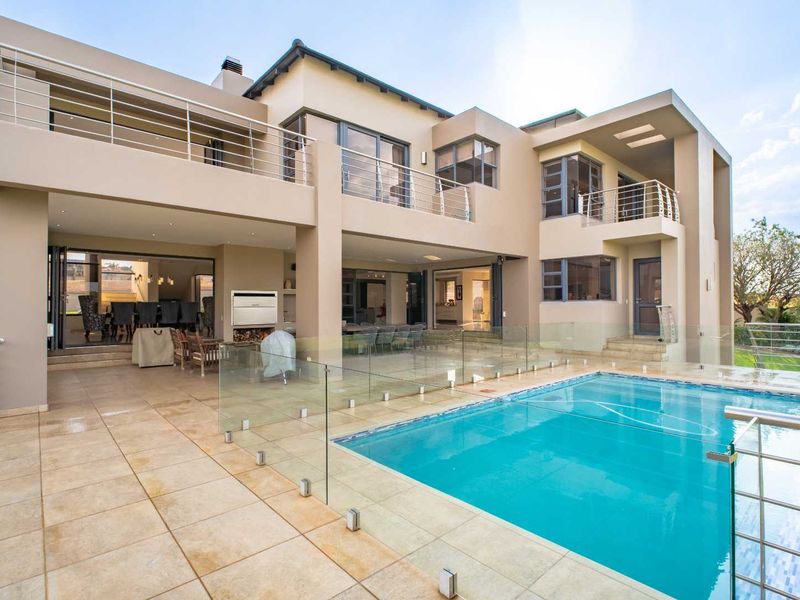 Luxurious Eco-Friendly Estate with Unparalleled Features - Photo 2