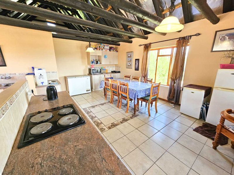 Five bedroom family home for sale in Stilbaai-Wes. - Photo 8