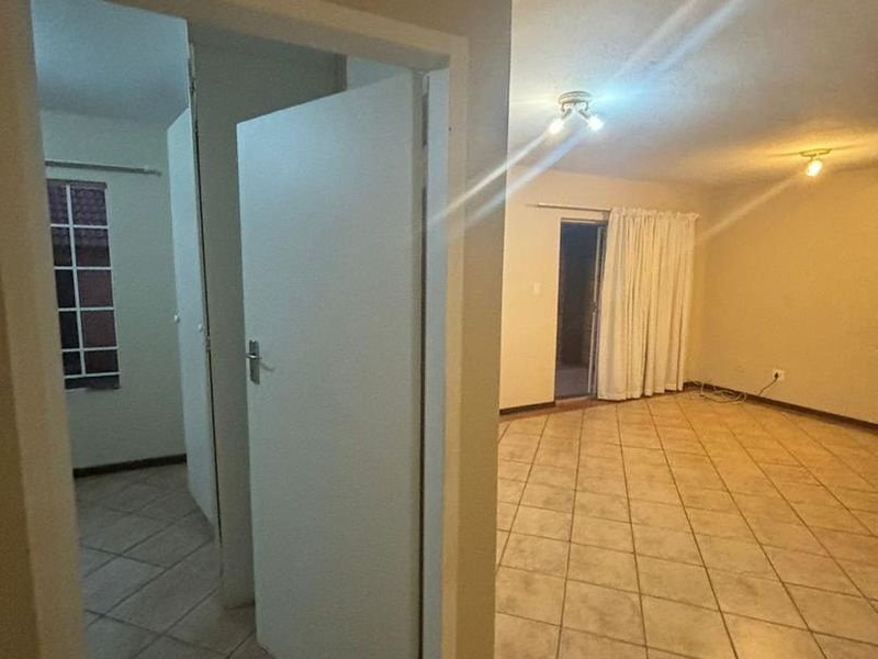 2 Bedroom ground unit in Mooikloof Ridge - Photo 9