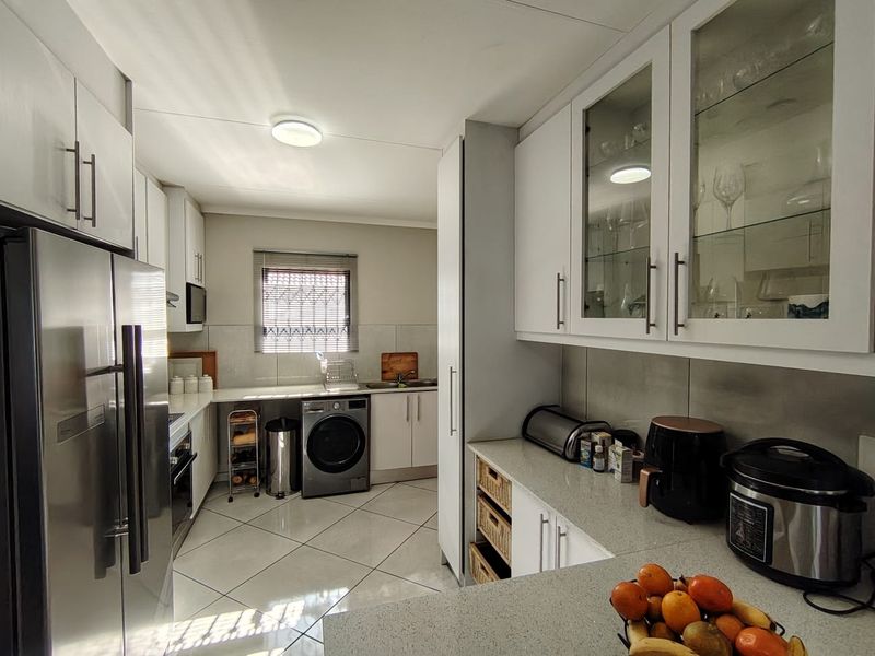 3 Bedroom House for sale In Mackenzie Park - Photo 4