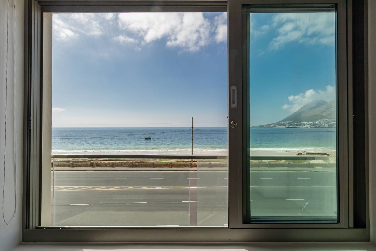 Sea Facing, light "sail" profile, gorgeously designed and laid out two bed, two bath apartment. - Photo 2