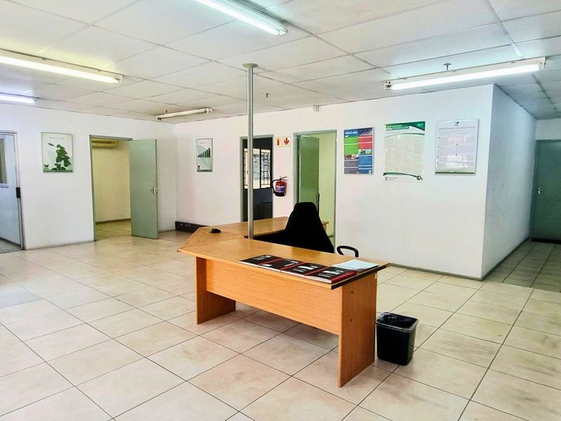 Warehouse to Let | New Germany | 1,639 m2 | Dock & Leveller - Photo 7