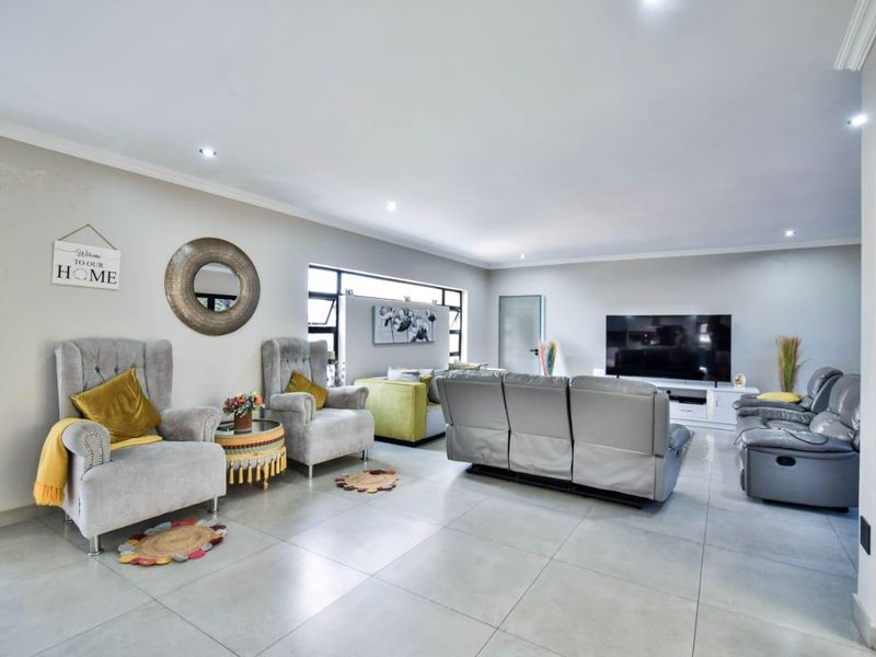 Modern Family Home in Savannah Country Estate - Photo 10