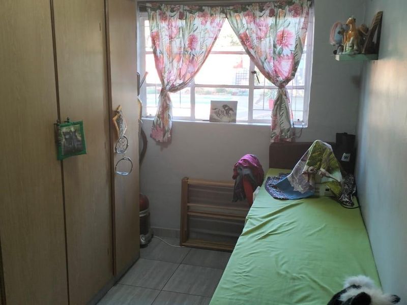 3 Bedroom House for Sale in Bayswater - Photo 7