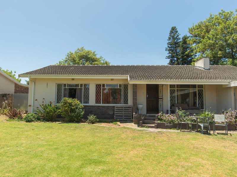 Family Home with Spacious Garden & Great Outdoor Living opposite Rowallan Park Primary School! - Photo 4