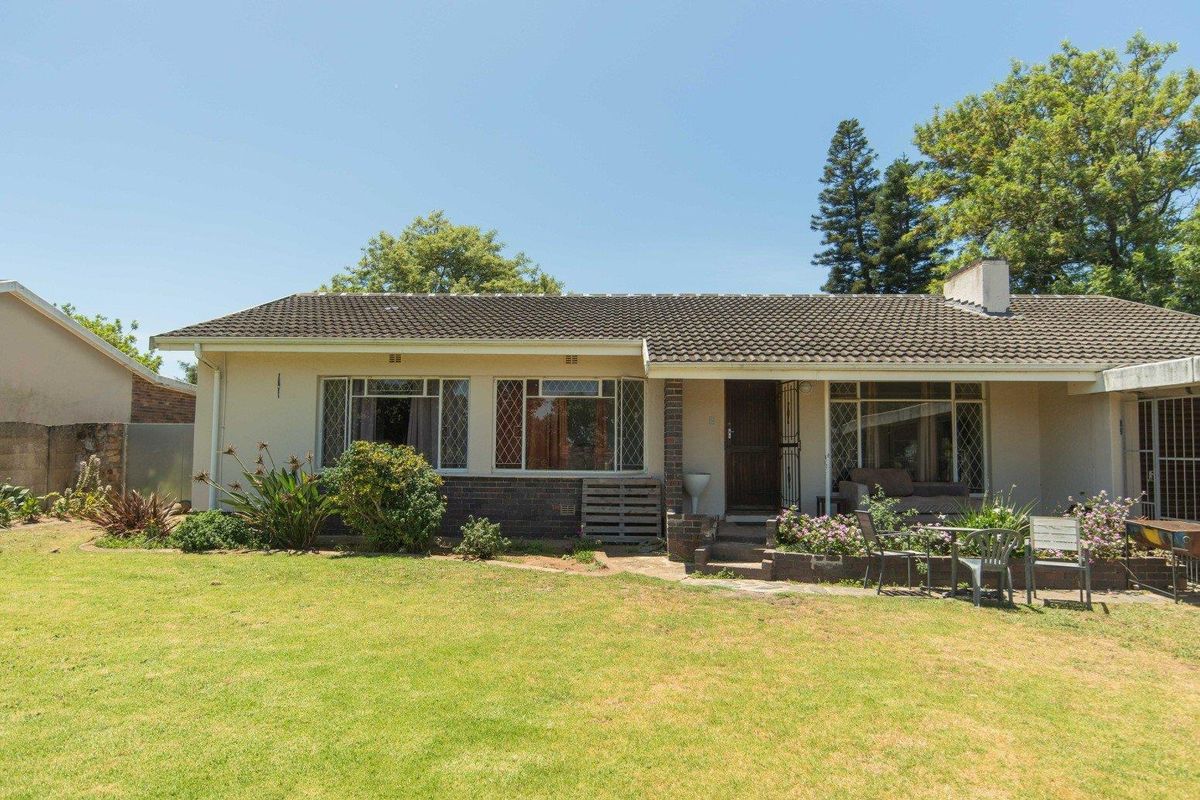 Family Home with Spacious Garden & Great Outdoor Living opposite Rowallan Park Primary School! - Photo 4