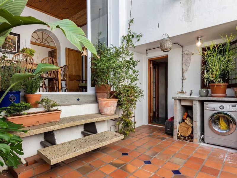Charming Fully Furnished Cottage in the Heart of Bo-Kaap 6-Month Rental Opportunity - Photo 2