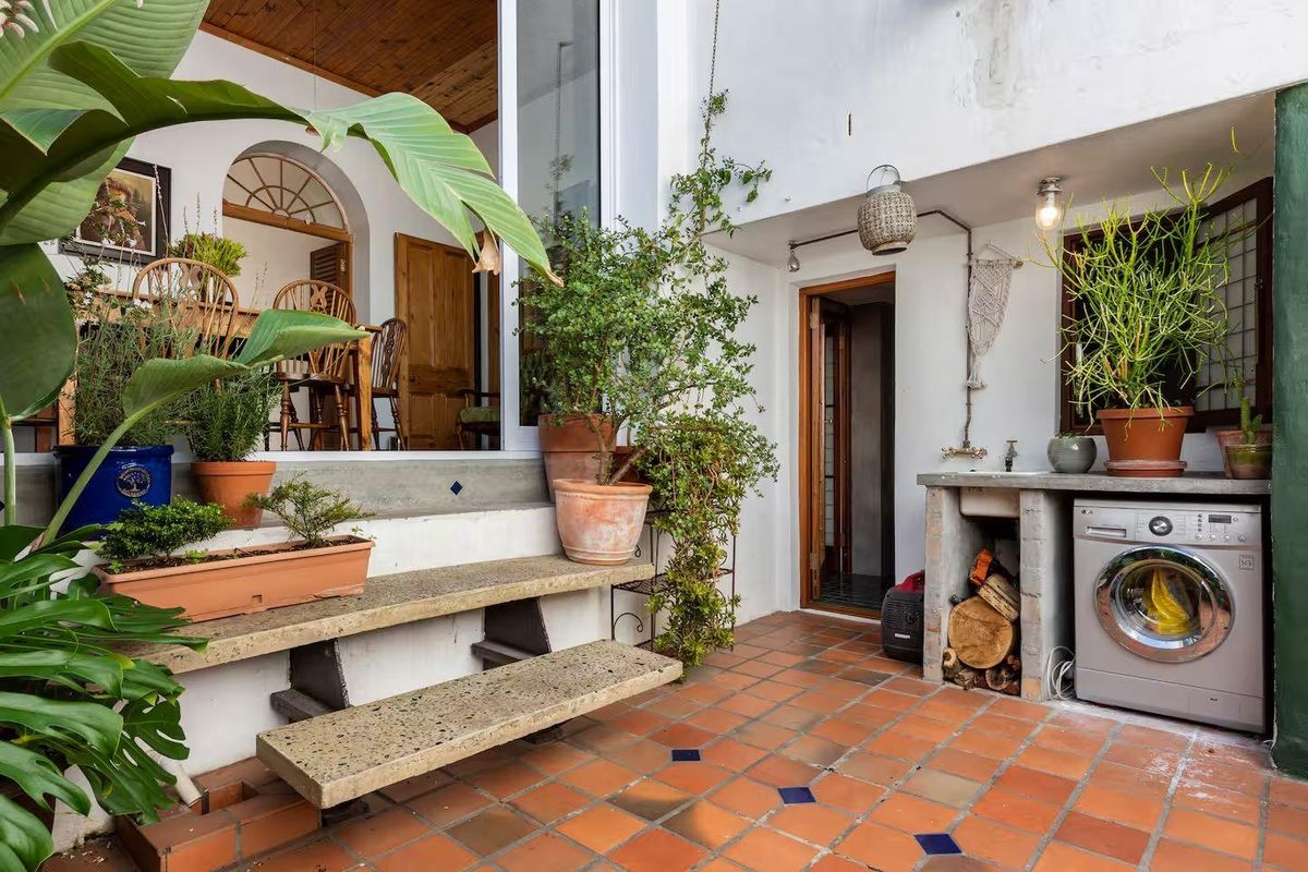 Charming Fully Furnished Cottage in the Heart of Bo-Kaap 6-Month Rental Opportunity - Photo 2