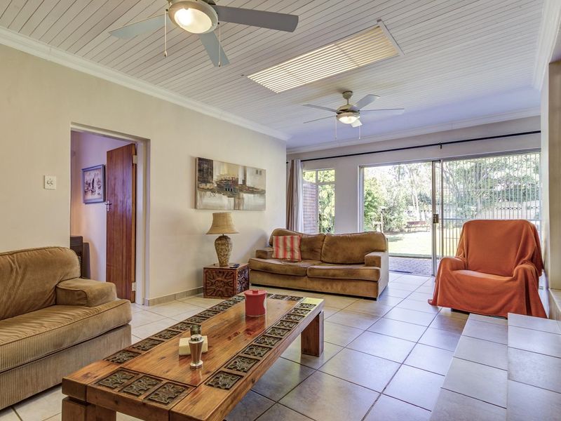 EXCEPTIONALLY NEAT FAMILY HOME IN THE UPMARKET ESTATE OF MOREHILL CLOSE - Photo 6