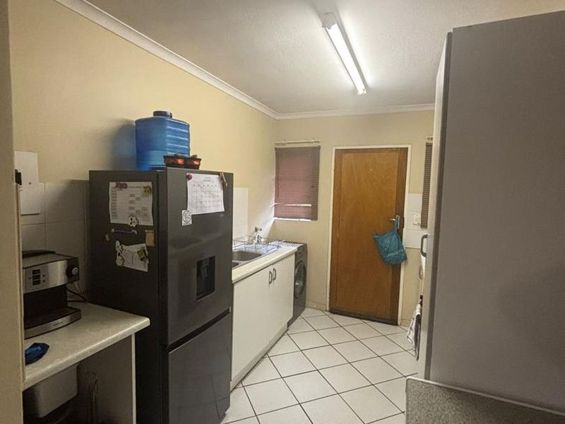 2 Bedroom simplex in Moreleta Park - Photo 5