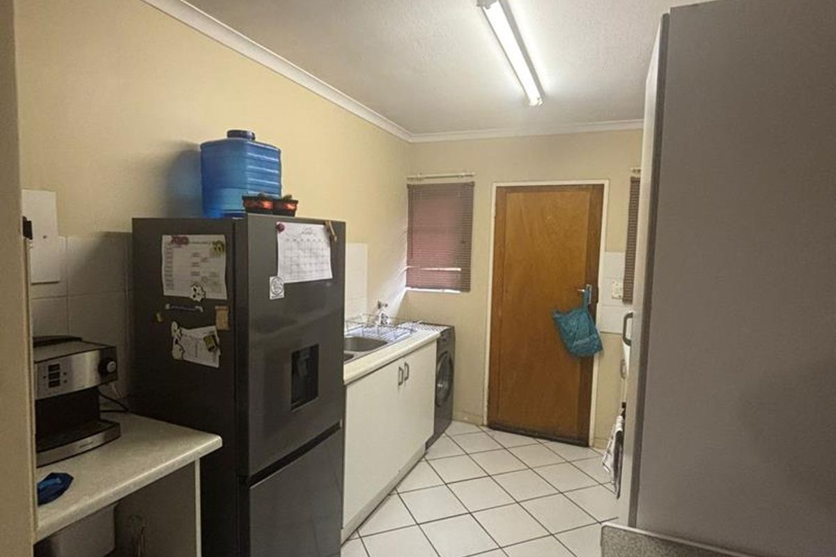 2 Bedroom simplex in Moreleta Park - Photo 5