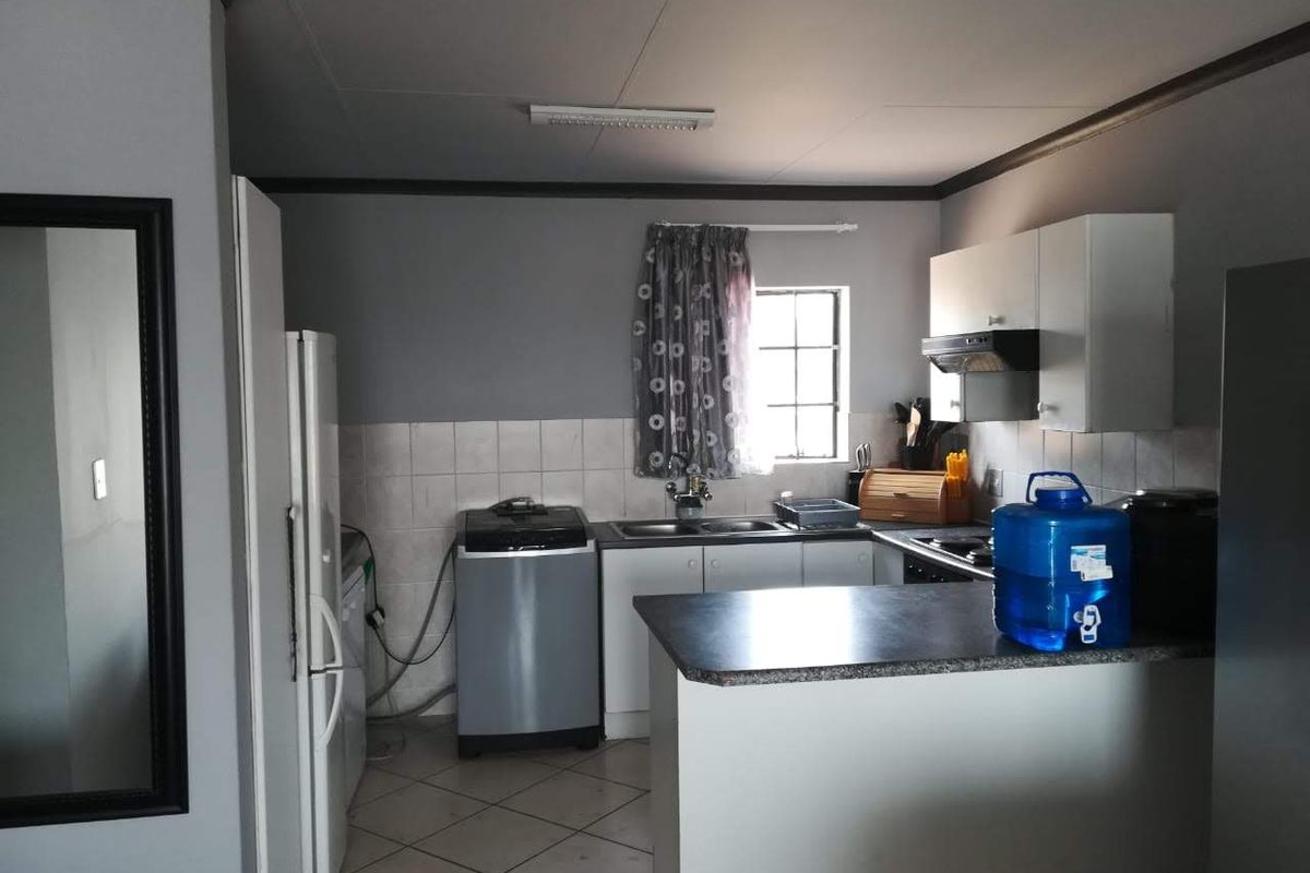 Move-In Ready Dream Home: Perfect for Families and Pet Lovers! - Photo 3