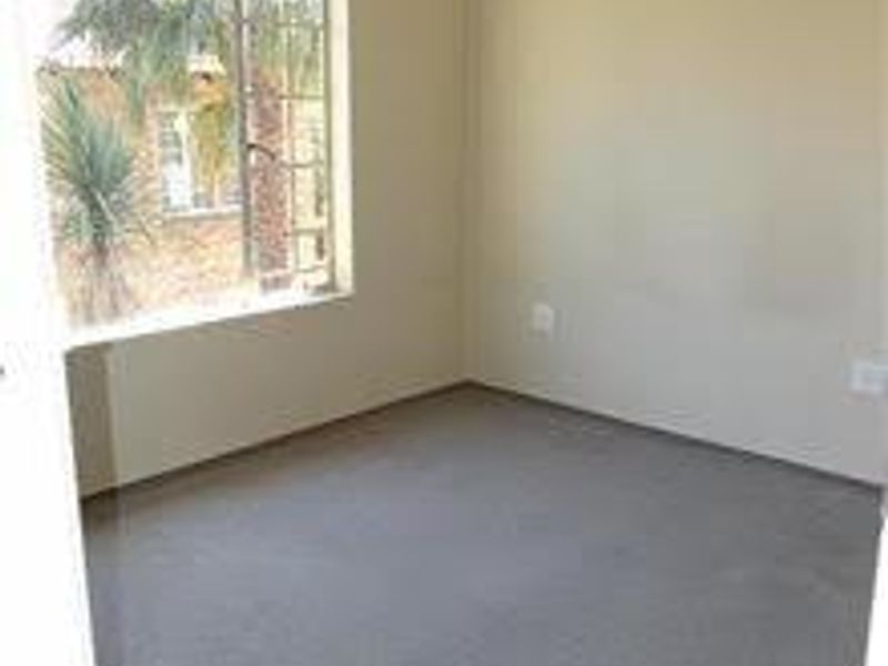 Comfortable 2 Bed Garden Duplex Garden apartment in a Secure and Peaceful Setting - Photo 8