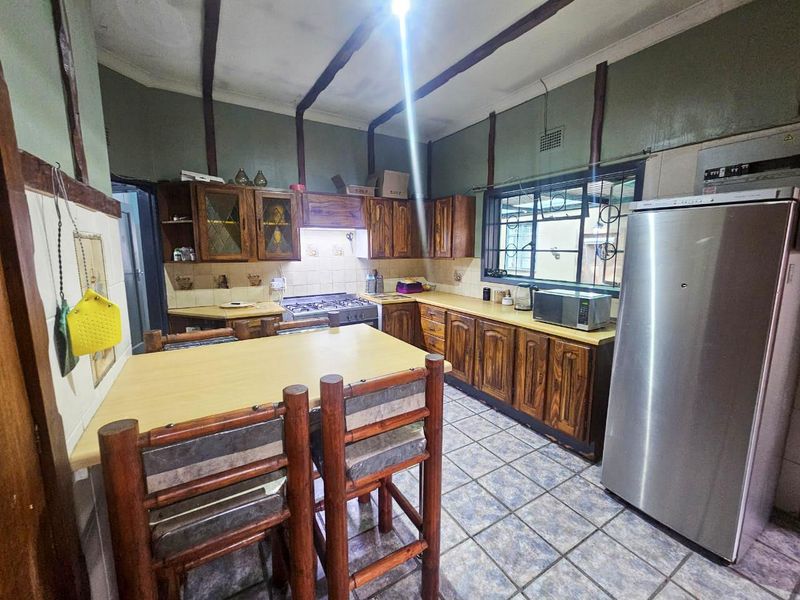 Spacious Family Haven with Flatlet, Skyline Views & No Loadshedding - Photo 7