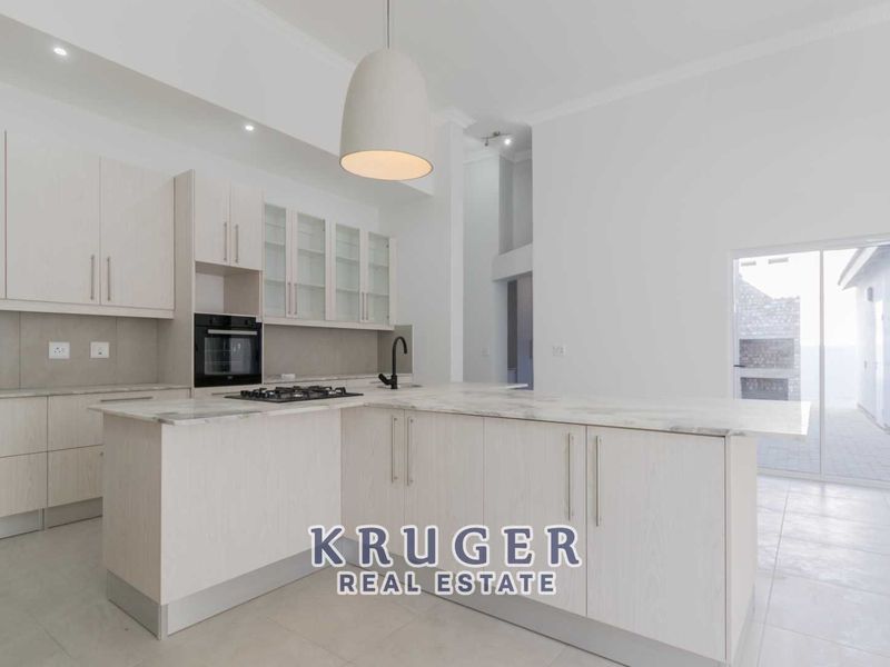 Brand-New Home with Distant Sea Views - Photo 5