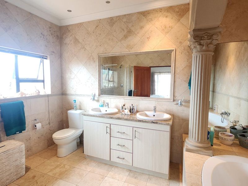 Your Dream Home with Additional Separate 2nd Home in Hartenbos: Luxury, Views, and Space - Photo 9