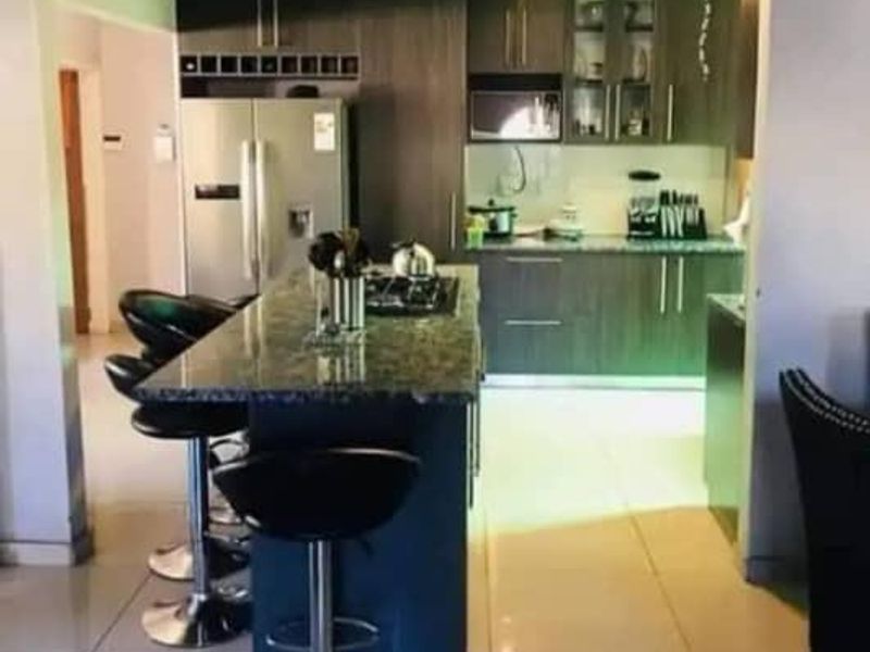 Windhoek Khomasdal: 4 Bedroom house with Flat is For Sale - Photo 2