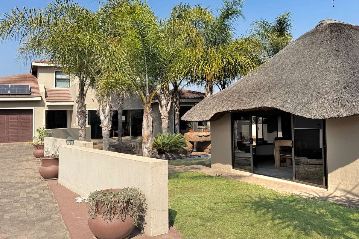 Stunning Four Bedroom Home in Excellent Estate, The Ultimate in Lifestyle Living - Photo 4