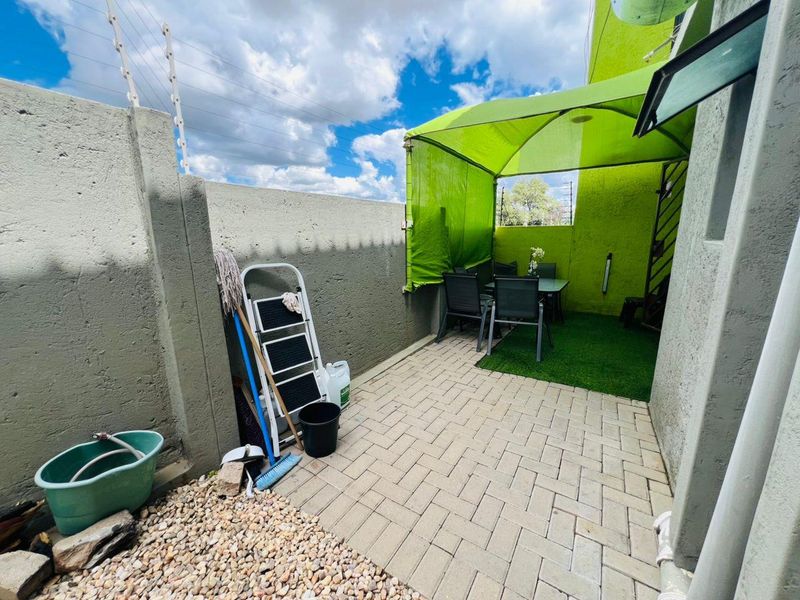 🏡 3 Bedroom Townhouse For Sale – Wanaheda N$ 1,100,000 - Photo 2