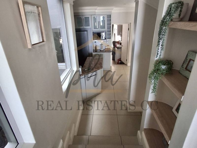 Beautiful Seafront Property - Stunning Sea Views!!! - Photo 4