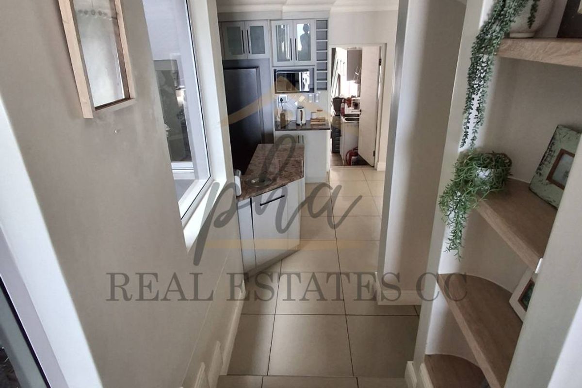 Beautiful Seafront Property - Stunning Sea Views!!! - Photo 4